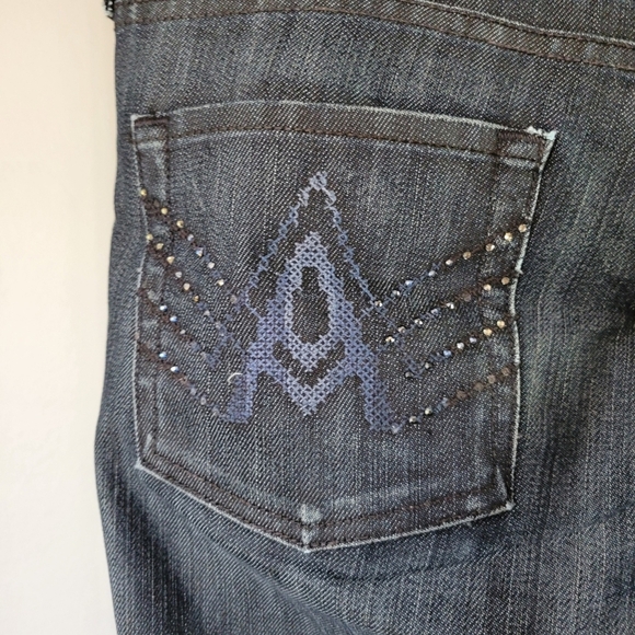 7 FOR ALL MANKIND // A pocket distressed mid-rise boot-cut stretch denim jeans - Picture 5 of 12